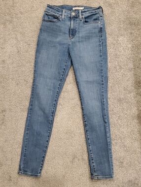 Levis - Like New medium blue high rise skinny 721